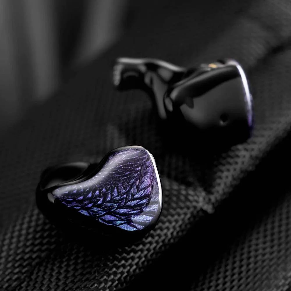 Fones de ouvido Kinera Celest Wyvern pretos com cabo e microfone