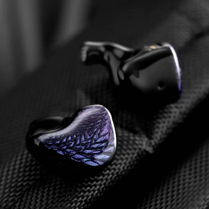Fones de ouvido Kinera Celest Wyvern pretos com cabo e microfone
